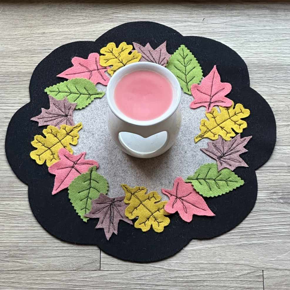Applique Autumn Candle Mat/Penny Rug instructions and templates. Sept Apple picking, Oct falling leaves and Nov Remembrance Poppies - Digital Download