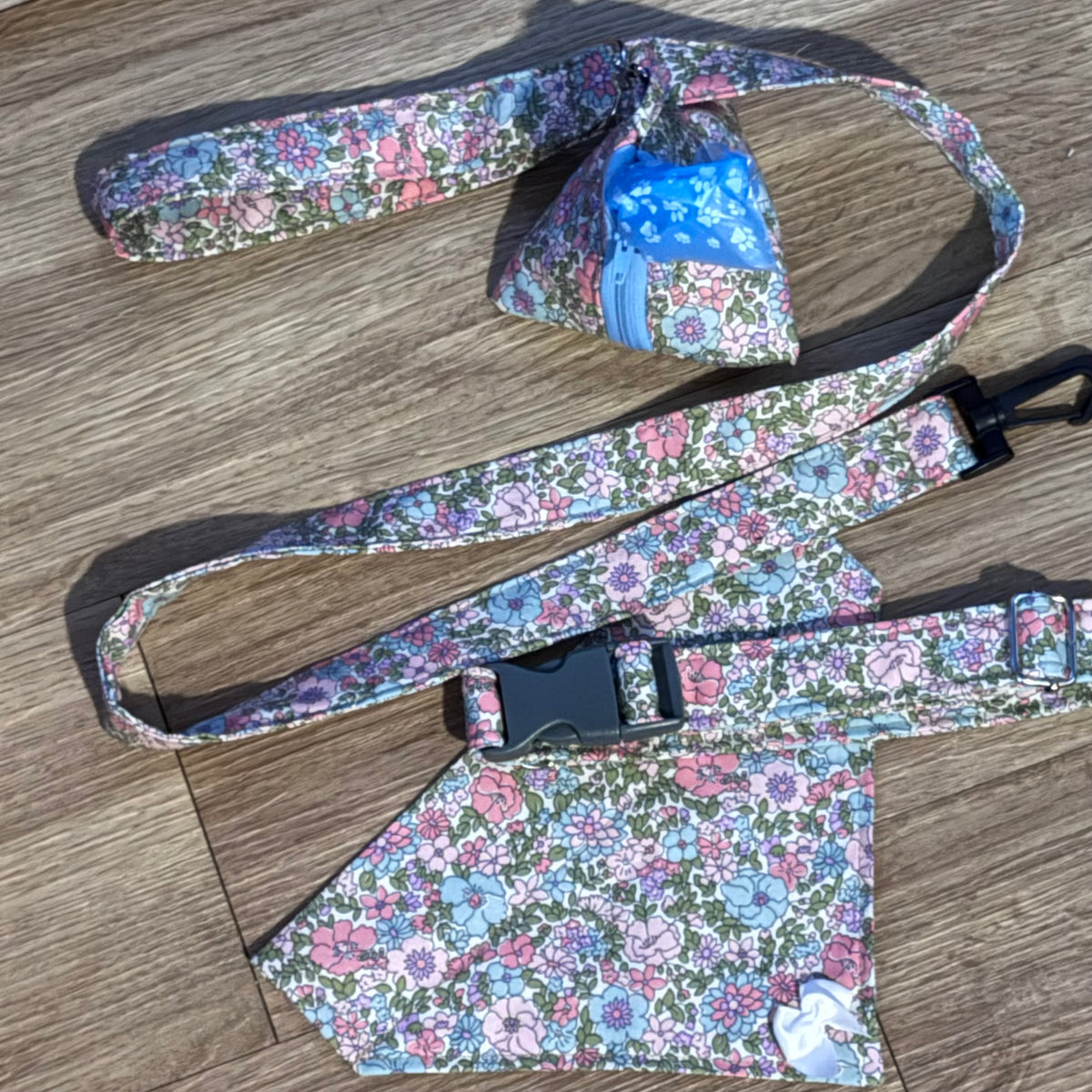 Lead the Way 'Dog Walkies Collection' Instructions for an adjustable Collar, Lead,  Poo Bag Pouch, Bandana, Message Sleeve and Drying Mitts - Digital Download