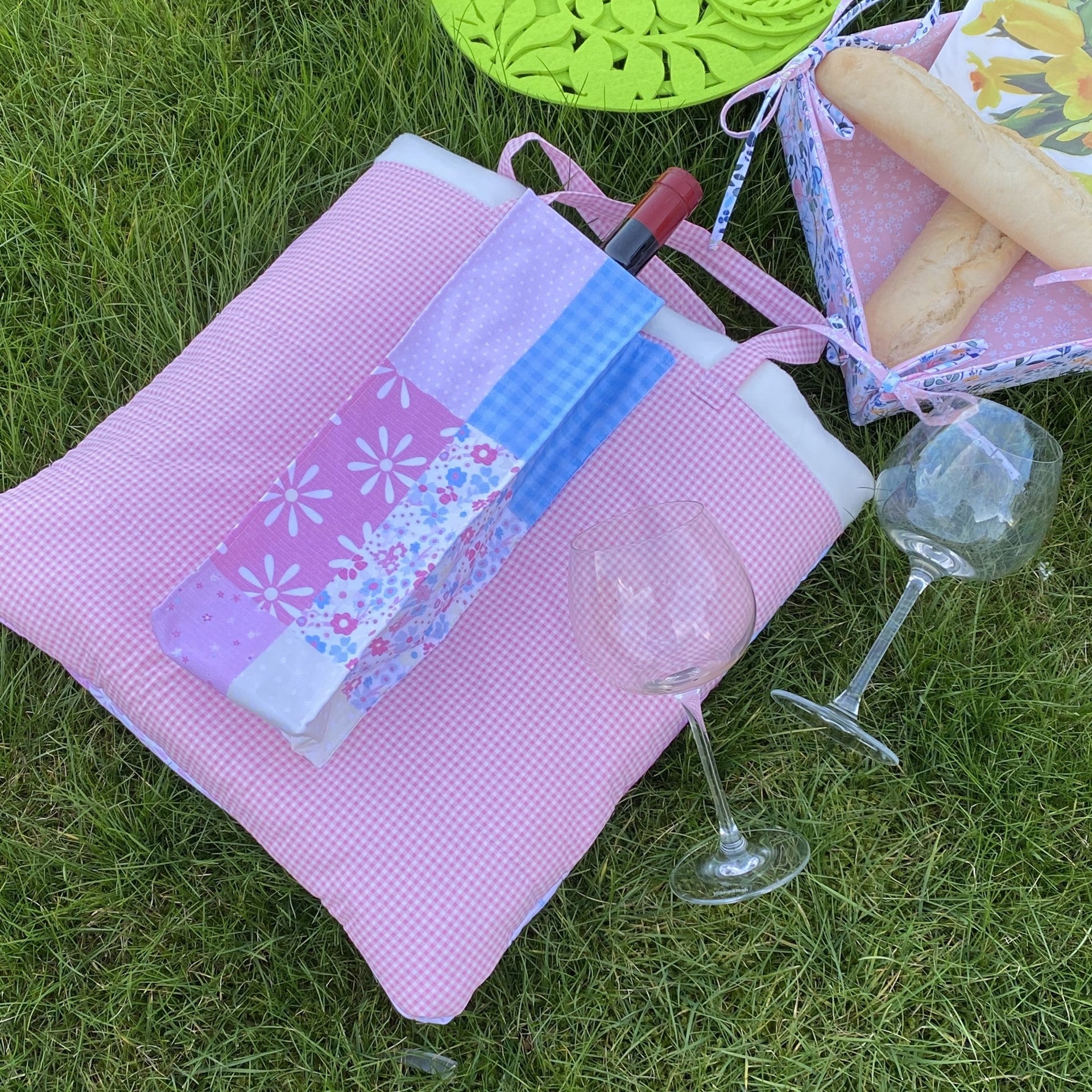 Picnic Blanket Quillow Bag (Not a Quilt but needs one) - Digital Download