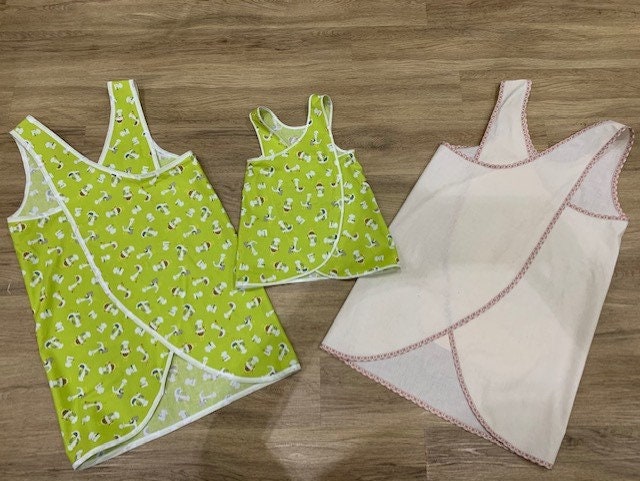 Mummy, Dolly & Me Cross Back Japanese Style Apron PDF Pattern. Kiddies 20"-33" chest. Adult Size UK 10-20 and to fit 18", 15" and 10" dolls. Digital Download