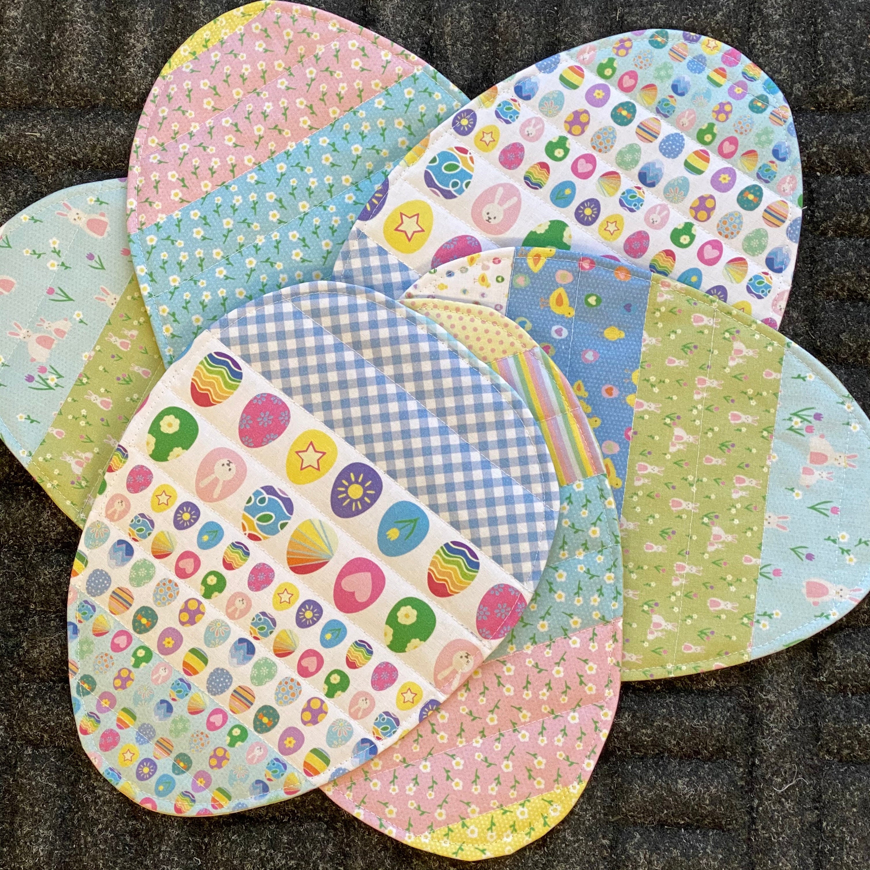 Easter quilted table runner/centre. Egg shaped - Digital Download